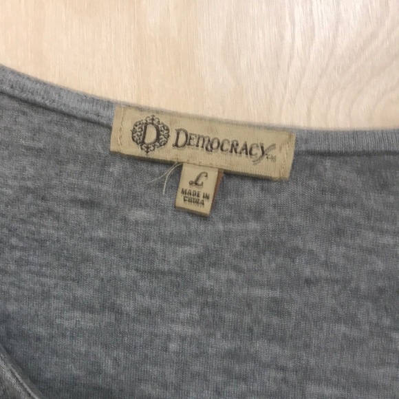 ADORABLE GREY DEMOCRACY TOP WITH TIE DETAIL - Picture 3 of 4